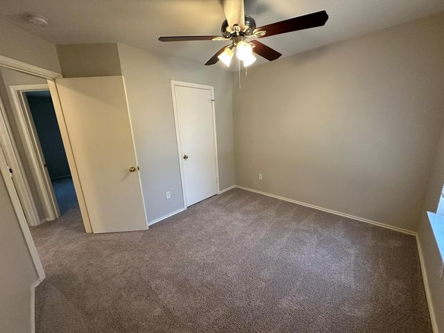 1917 White Oak CIR, Round Rock, TX 78681