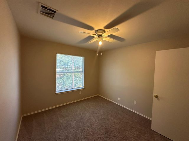 1917 White Oak CIR, Round Rock, TX 78681