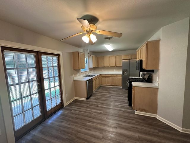 1917 White Oak CIR, Round Rock, TX 78681