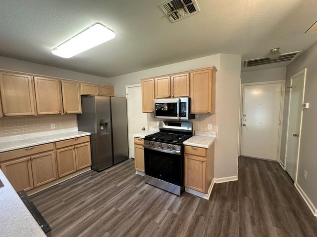 1917 White Oak CIR, Round Rock, TX 78681