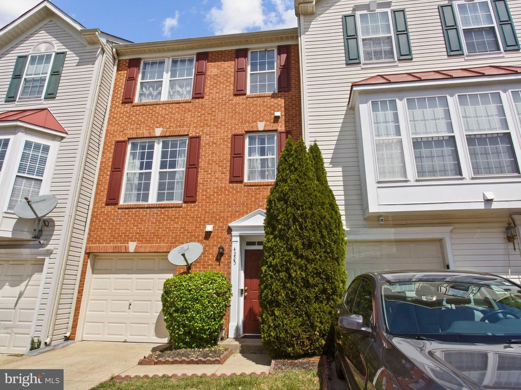 Image 4 of property listing at 4225 LAVENDER LN, Bowie, MD 20720