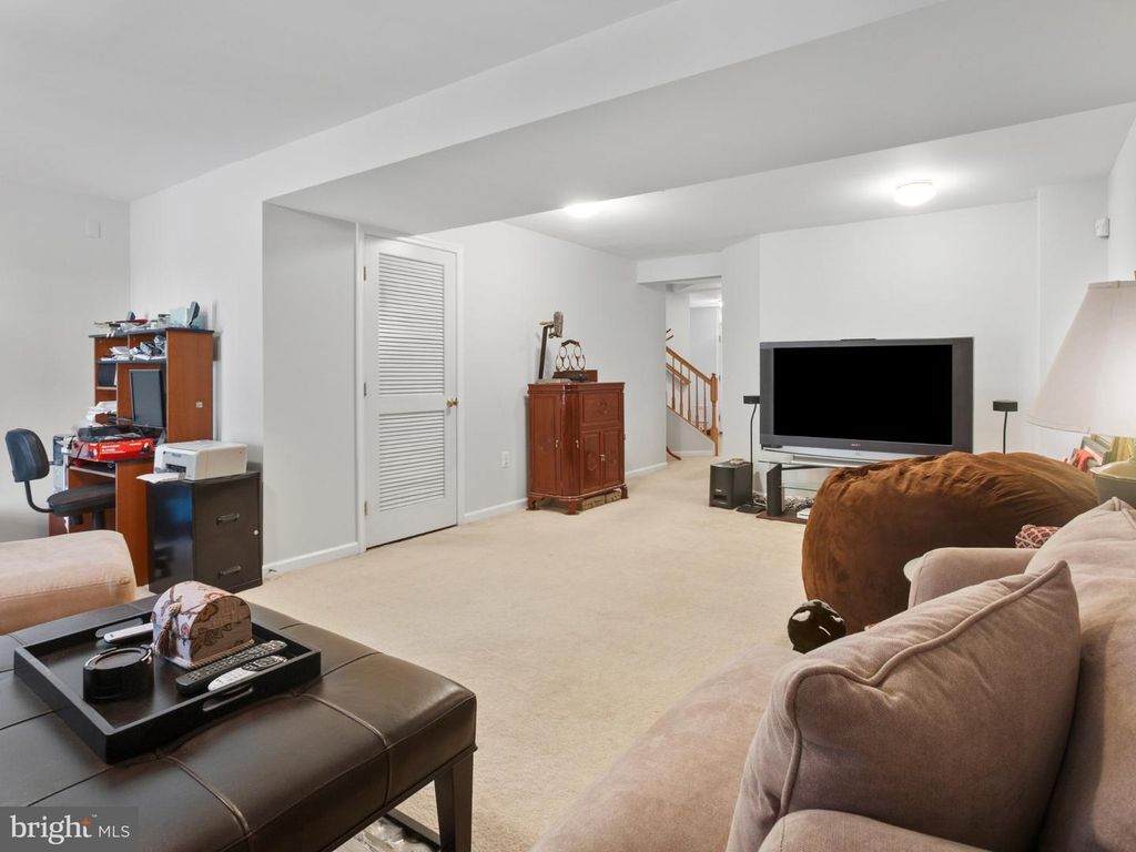 Image 6 of property listing at 4225 LAVENDER LN, Bowie, MD 20720