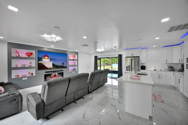 2404 Dade Road, Fort Pierce, FL 34982