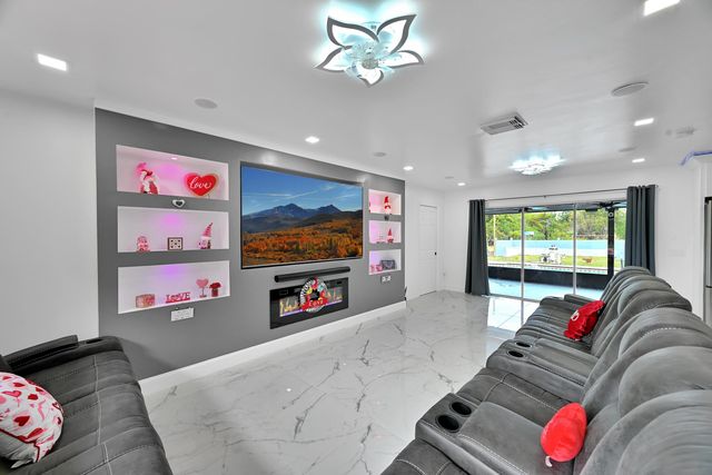 2404 Dade Road, Fort Pierce, FL 34982