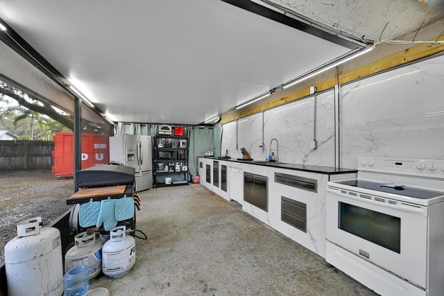 2404 Dade Road, Fort Pierce, FL 34982