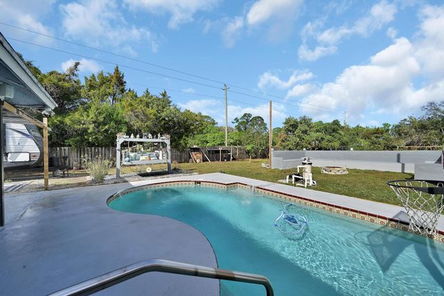 2404 Dade Road, Fort Pierce, FL 34982