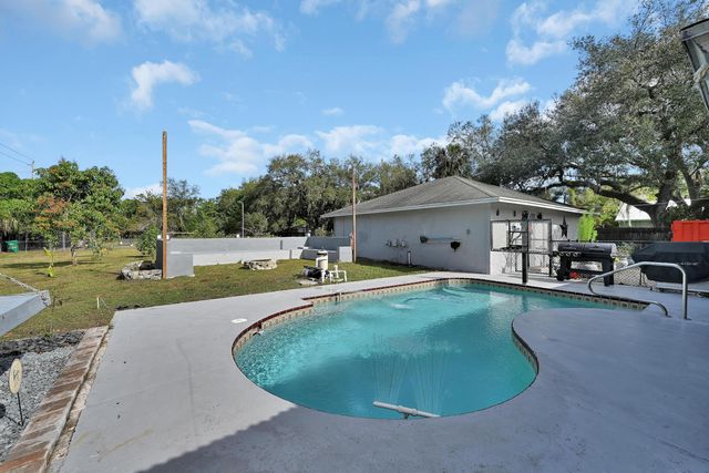 2404 Dade Road, Fort Pierce, FL 34982