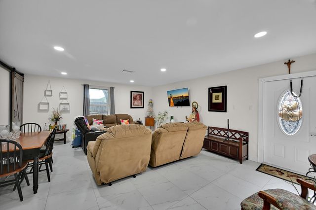 2404 Dade Road, Fort Pierce, FL 34982