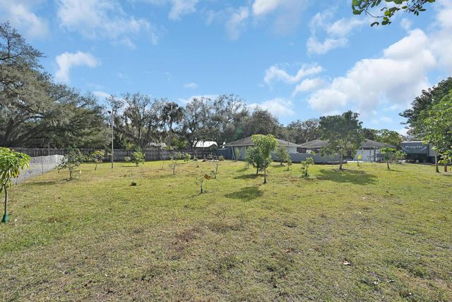 2404 Dade Road, Fort Pierce, FL 34982