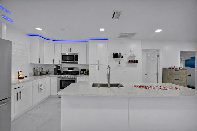 2404 Dade Road, Fort Pierce, FL 34982