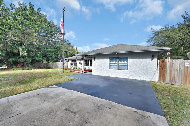 2404 Dade Road, Fort Pierce, FL 34982