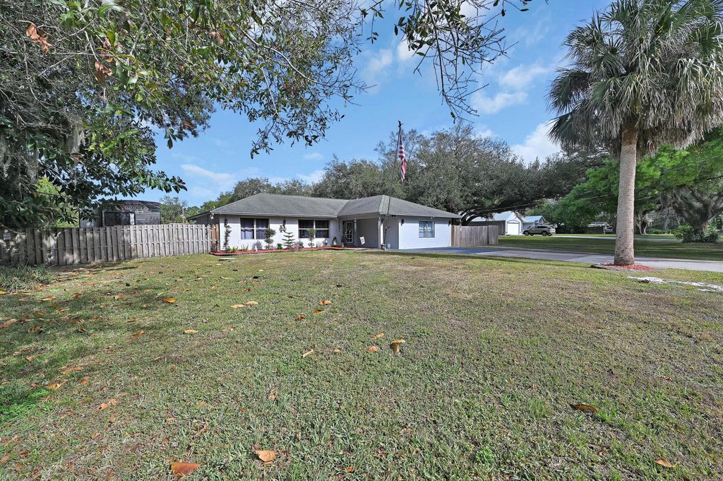 2404 Dade Road, Fort Pierce, FL 34982
