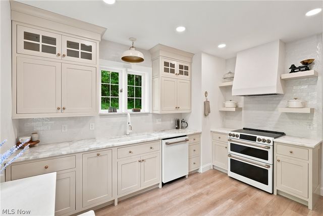 8061 Chagrin Road, Chagrin Falls, OH 44023