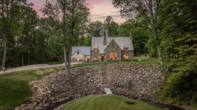 8061 Chagrin Road, Chagrin Falls, OH 44023