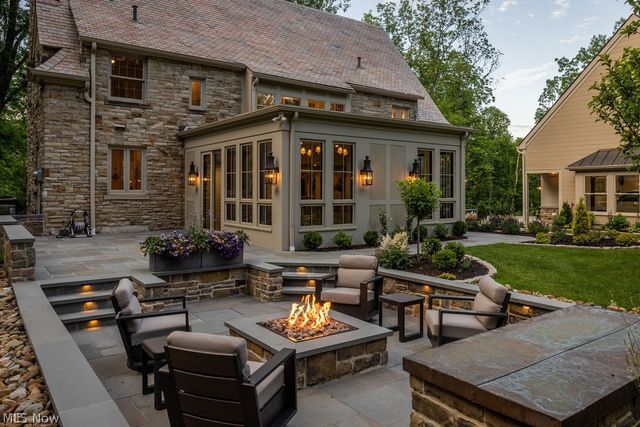 8061 Chagrin Road, Chagrin Falls, OH 44023