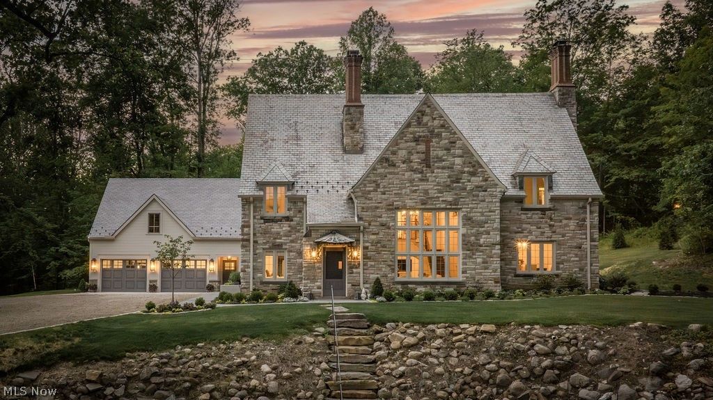 8061 Chagrin Road, Chagrin Falls, OH 44023