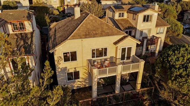 211 Sunset Court, Pacifica, CA 94044