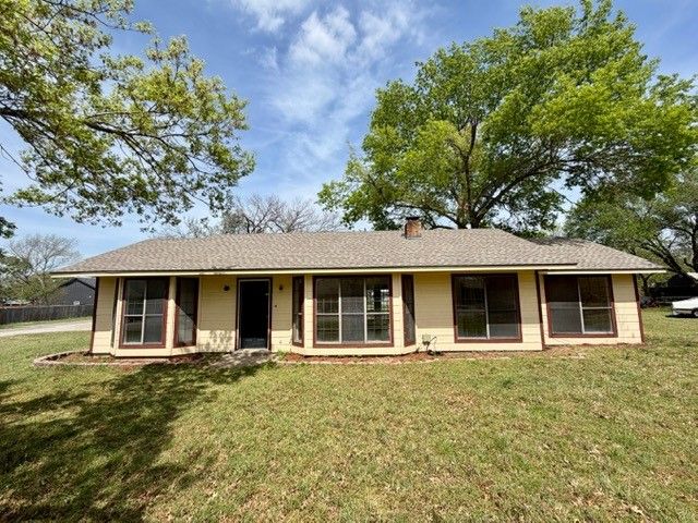 210 W Houston Street, Leonard, TX 75452