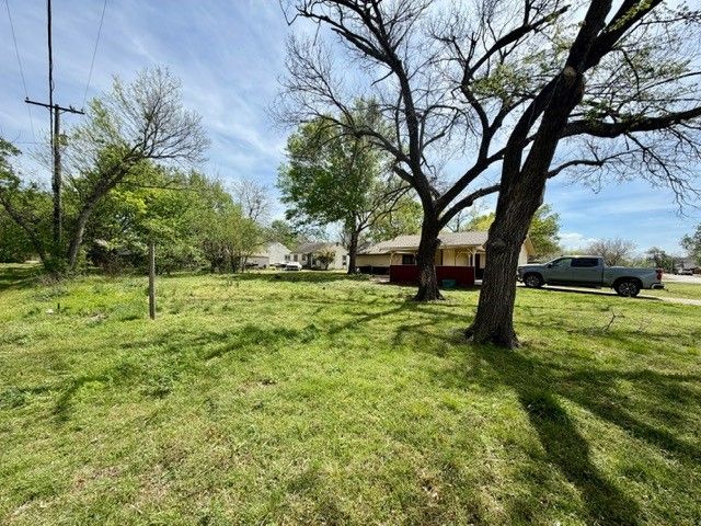 210 W Houston Street, Leonard, TX 75452