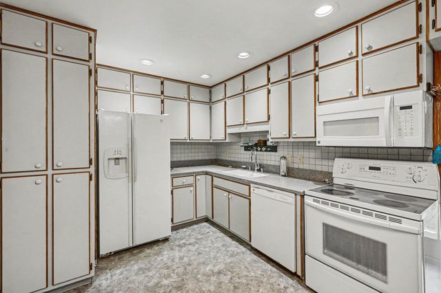 203 Dundee Drive, Emmett Twp, MI 49014