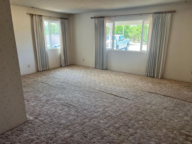 1936 Clinton Rd, Hughson, CA 95326
