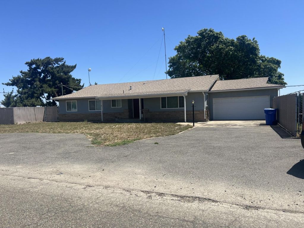 1936 Clinton Rd, Hughson, CA 95326