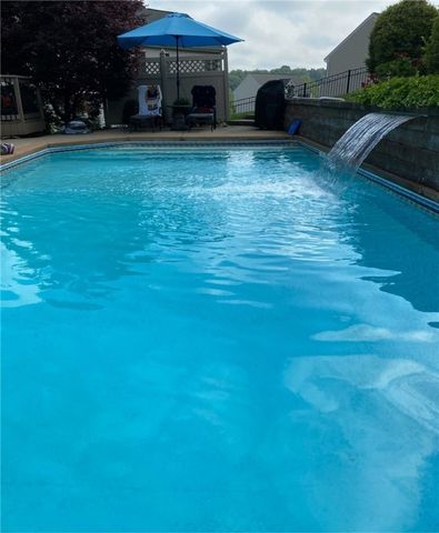 105 Oak Moss, North Fayette, PA 15108