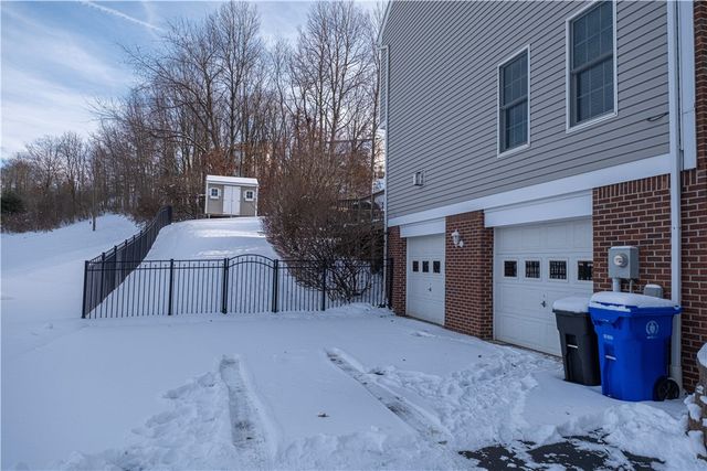 105 Oak Moss, North Fayette, PA 15108