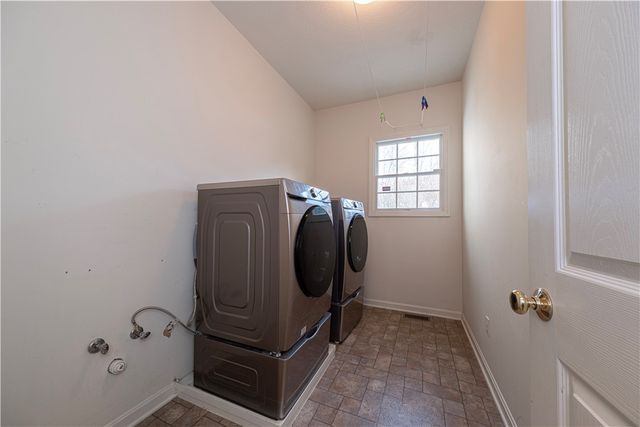 105 Oak Moss, North Fayette, PA 15108