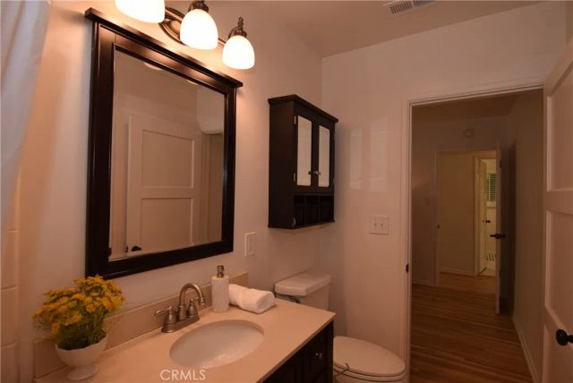 16839 Weddington Street, Encino, CA 91436