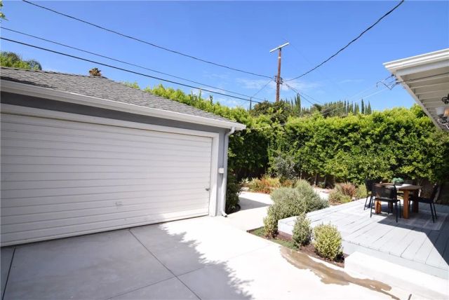 16839 Weddington Street, Encino, CA 91436