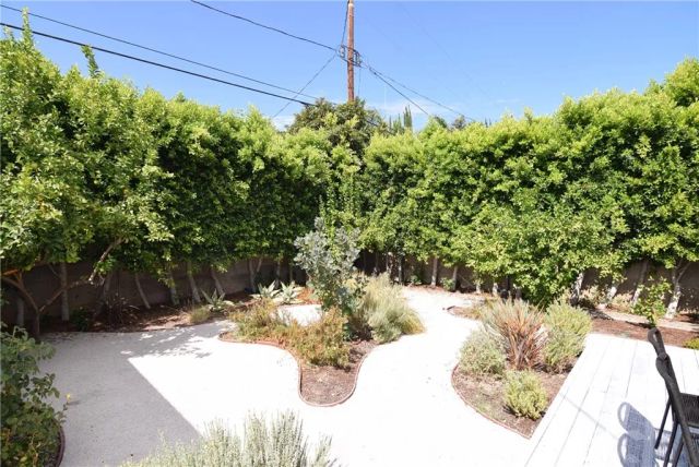 16839 Weddington Street, Encino, CA 91436