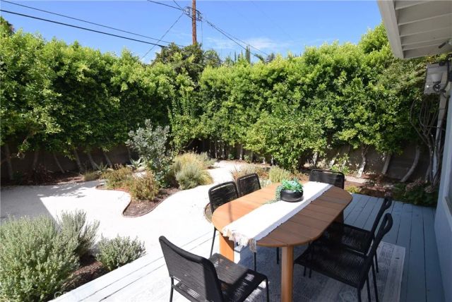 16839 Weddington Street, Encino, CA 91436