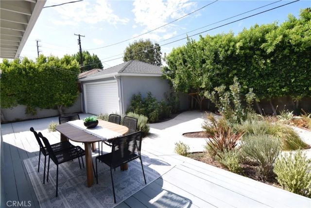 16839 Weddington Street, Encino, CA 91436