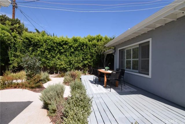 16839 Weddington Street, Encino, CA 91436