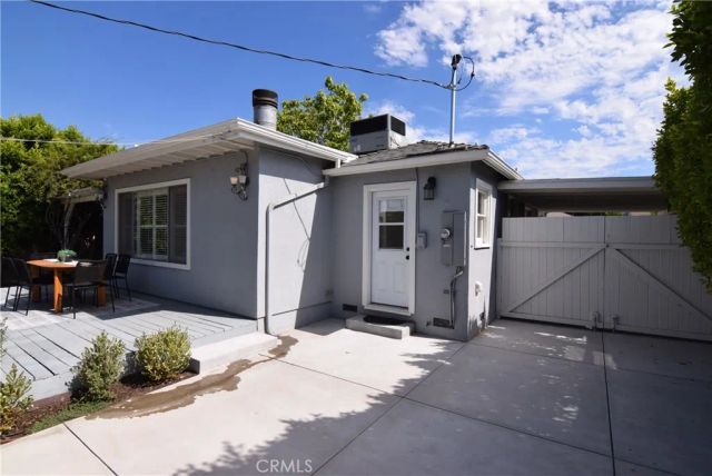 16839 Weddington Street, Encino, CA 91436