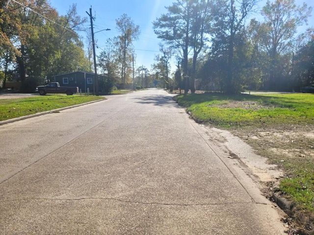 601 Earnest Carrington Sr Avenue, Cleveland, TX 77327