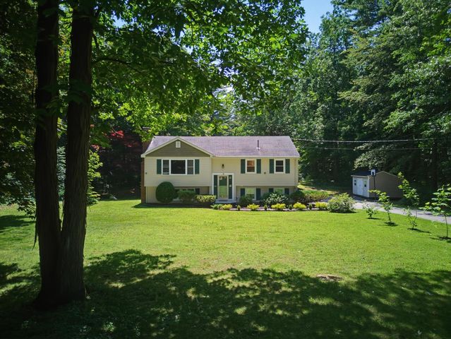 58 Cottage Road, Kensington, NH 03833
