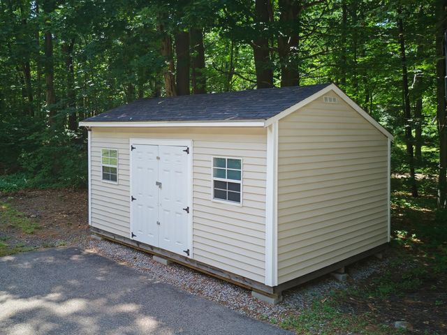 58 Cottage Road, Kensington, NH 03833
