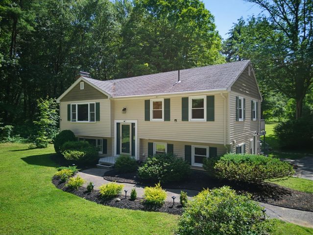 58 Cottage Road, Kensington, NH 03833