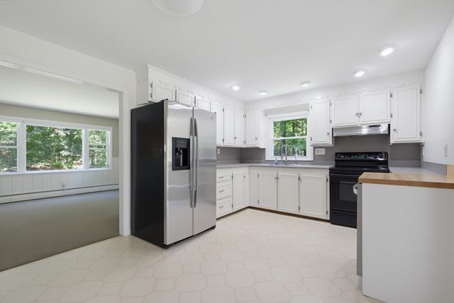 58 Cottage Road, Kensington, NH 03833