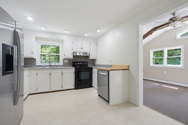 58 Cottage Road, Kensington, NH 03833