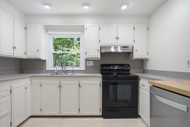 58 Cottage Road, Kensington, NH 03833