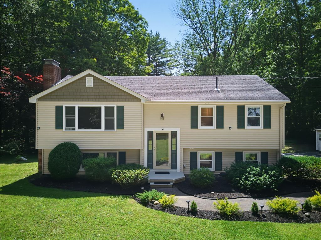 58 Cottage Road, Kensington, NH 03833