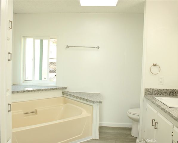 12980 Island Dr, Clearlake Oaks, CA 95423