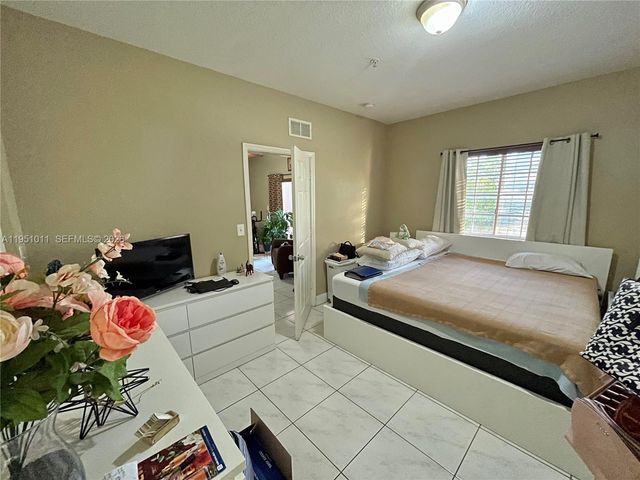 6940 NW 179th St 308-7, Hialeah, FL 33015