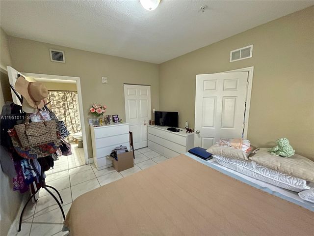 6940 NW 179th St 308-7, Hialeah, FL 33015