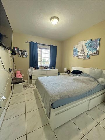 6940 NW 179th St 308-7, Hialeah, FL 33015