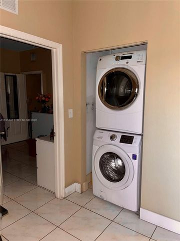 6940 NW 179th St 308-7, Hialeah, FL 33015