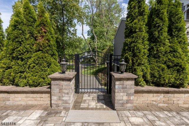 27 Burlington Rd, Berkeley Heights Twp., NJ 07974